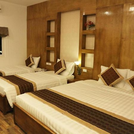 V Central Hotel Vang Vieng Exteriör bild