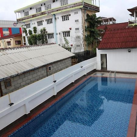 V Central Hotel Vang Vieng Exteriör bild