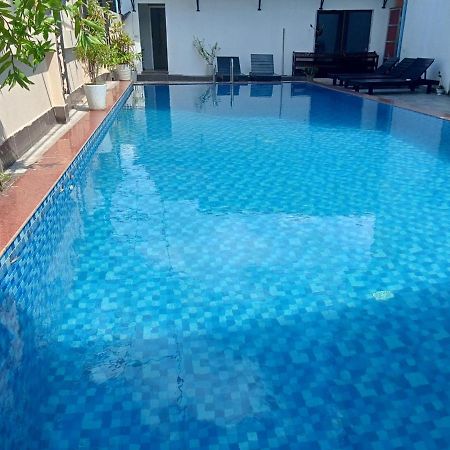 V Central Hotel Vang Vieng Exteriör bild